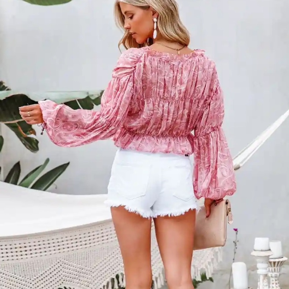 A7 - 368
VICI billowed tiered sheer top pink and white floral detail - Picture 12 of 17